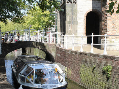 Canal boat near the Old Church