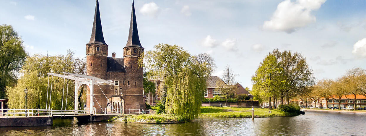 De Oostpoort, de oudste nog bestaande toegangspoort tot Delft