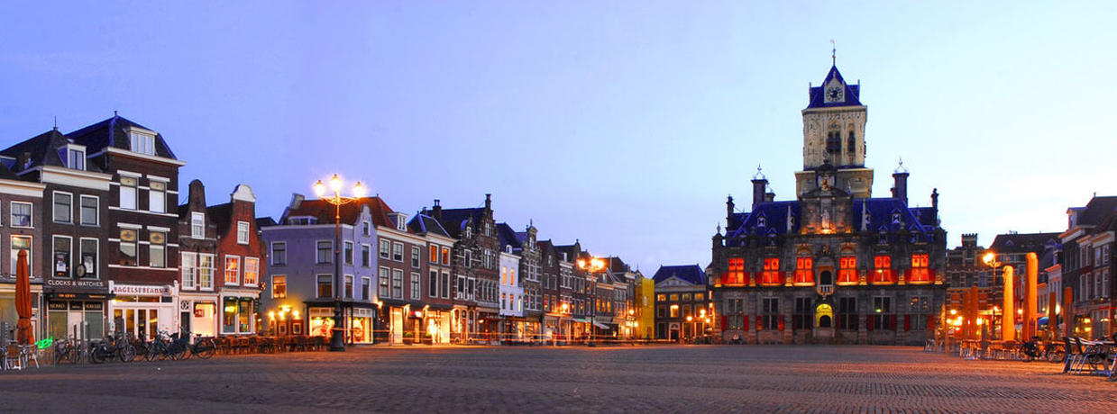Delft Marktplein met zicht op het stadhuis